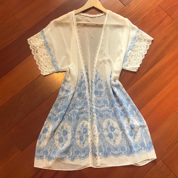 Tops - Floral Lace Kimono Wrap